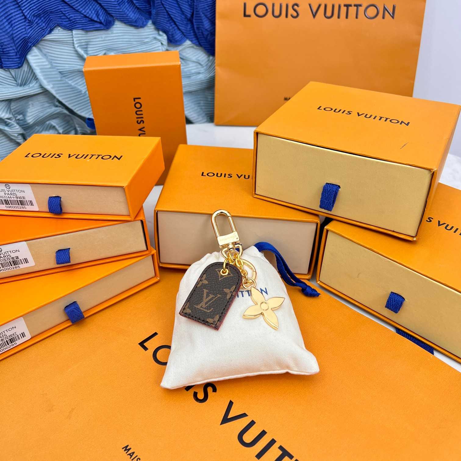 Louis Vuitton LV For You And Me Bag Charm & Key Holder   M00833 - DesignerGu