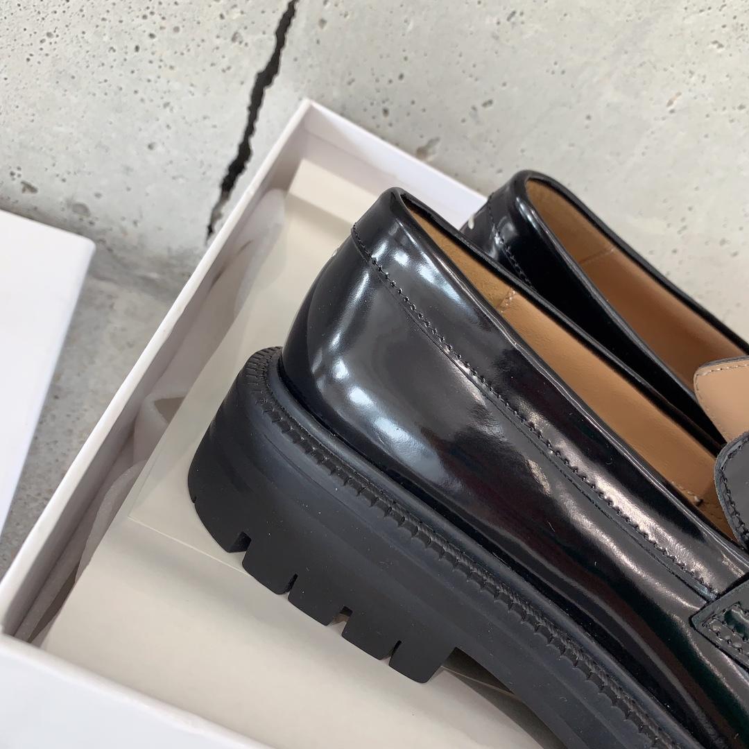 Maison Margiela Tabi Loafers - DesignerGu