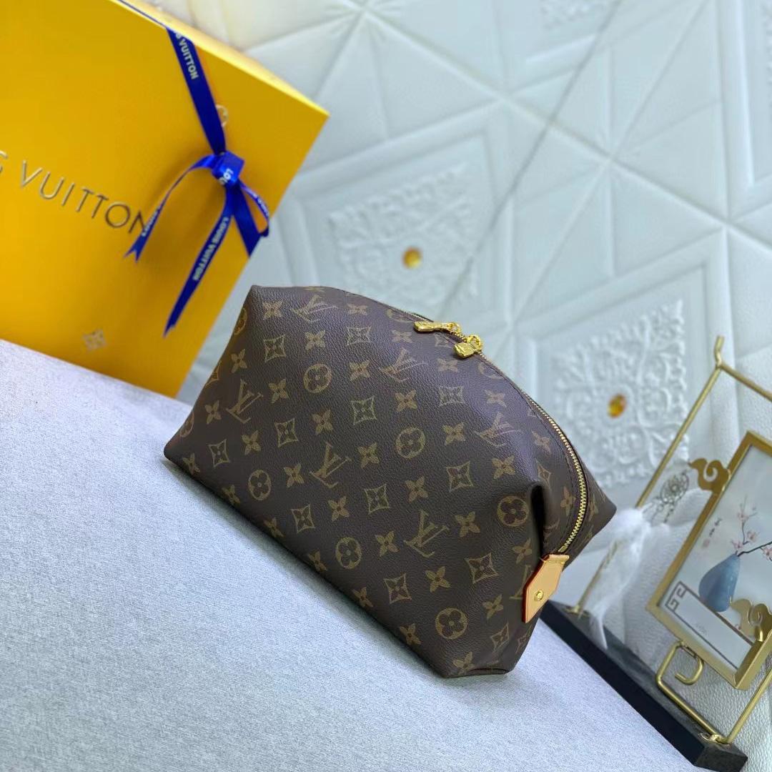 Louis Vuitton Cosmetic Pouch (27-18-9CM)      - DesignerGu