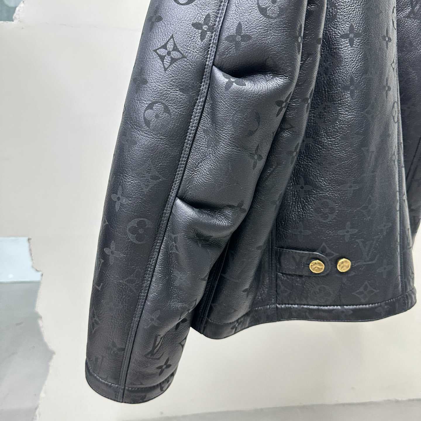 Louis Vuitton Shearling Embossed Monogram Jacket   1AAU29 - DesignerGu