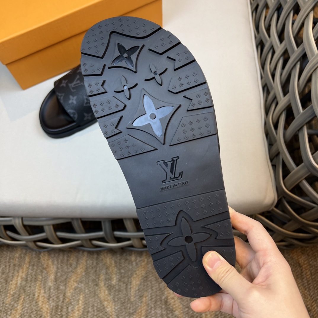 Louis Vuitton Monogram Sandals - DesignerGu