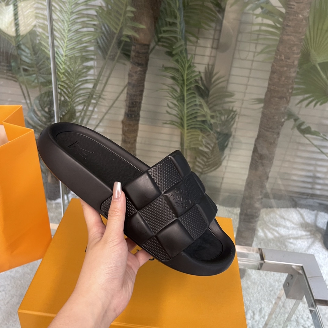 Louis Vuitton Waterfront Mules   1AAR8W - DesignerGu