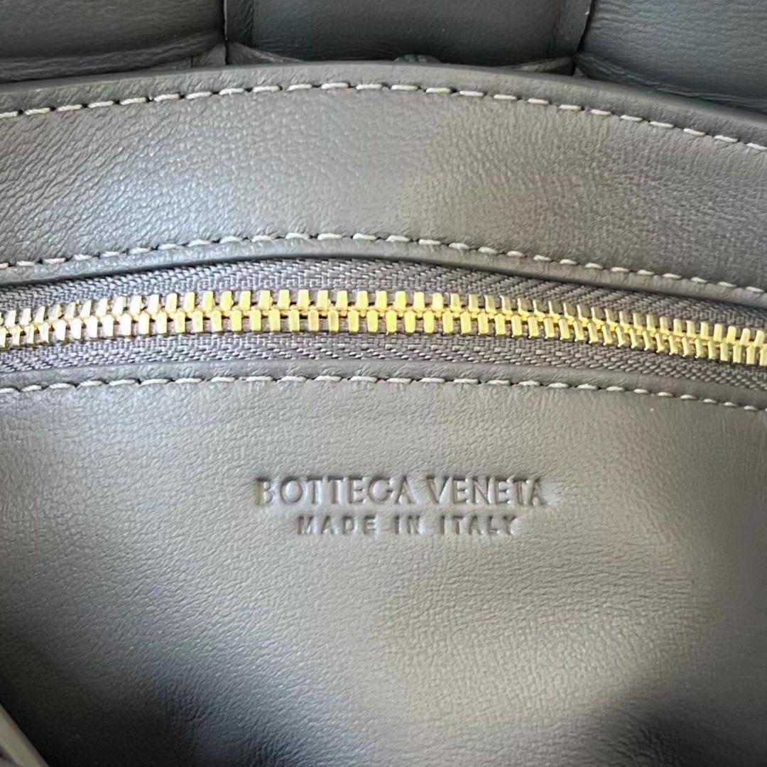 Bottega Veneta Small Padded Cassette - DesignerGu