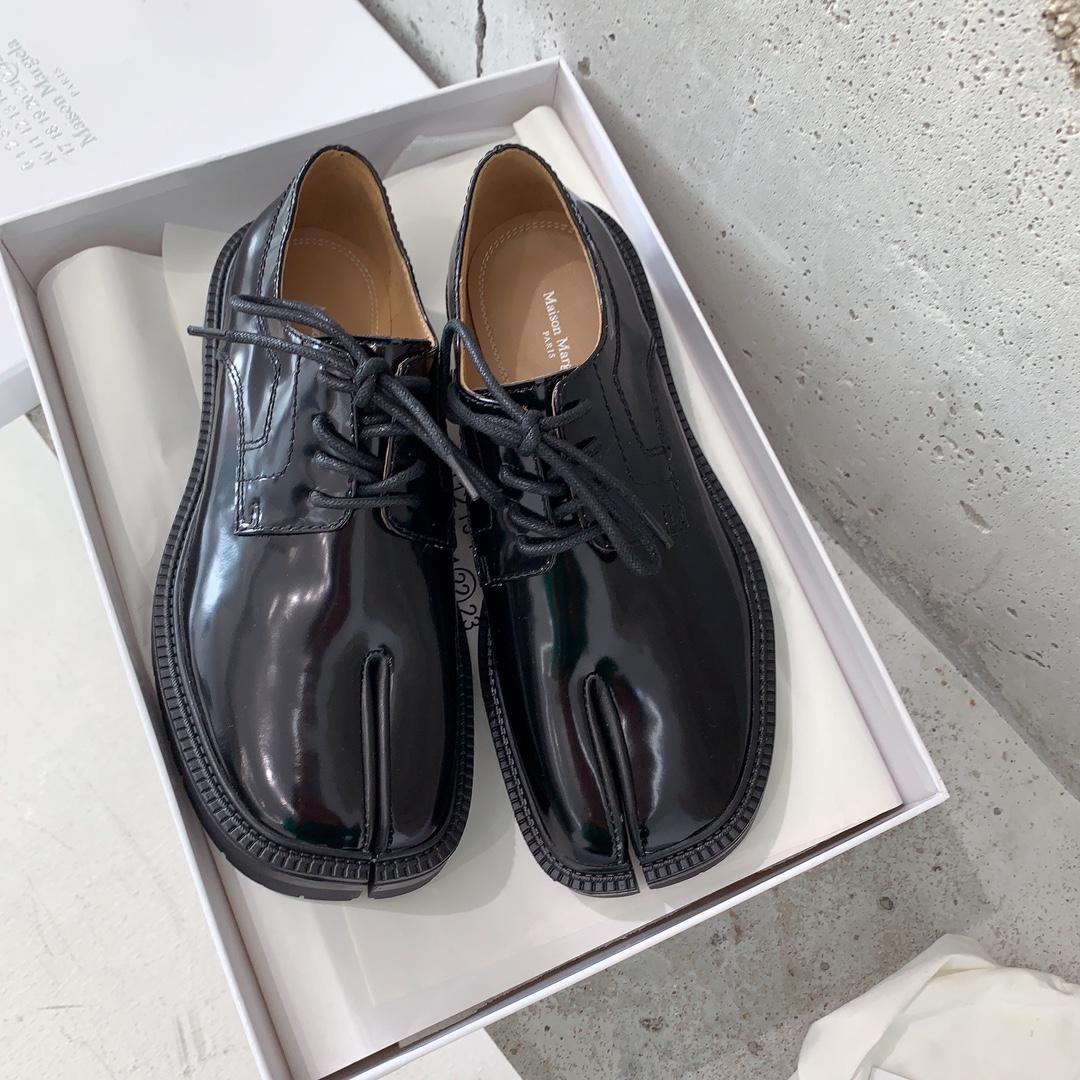 Maison Margiela Tabi Lace-Ups Loafers - DesignerGu