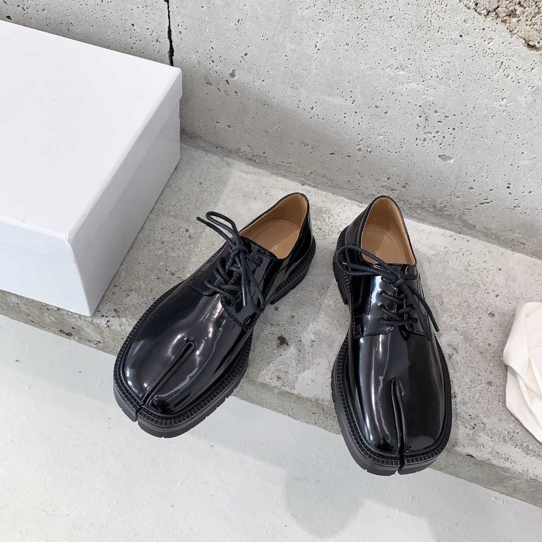 Maison Margiela Tabi Lace-Ups Loafers - DesignerGu