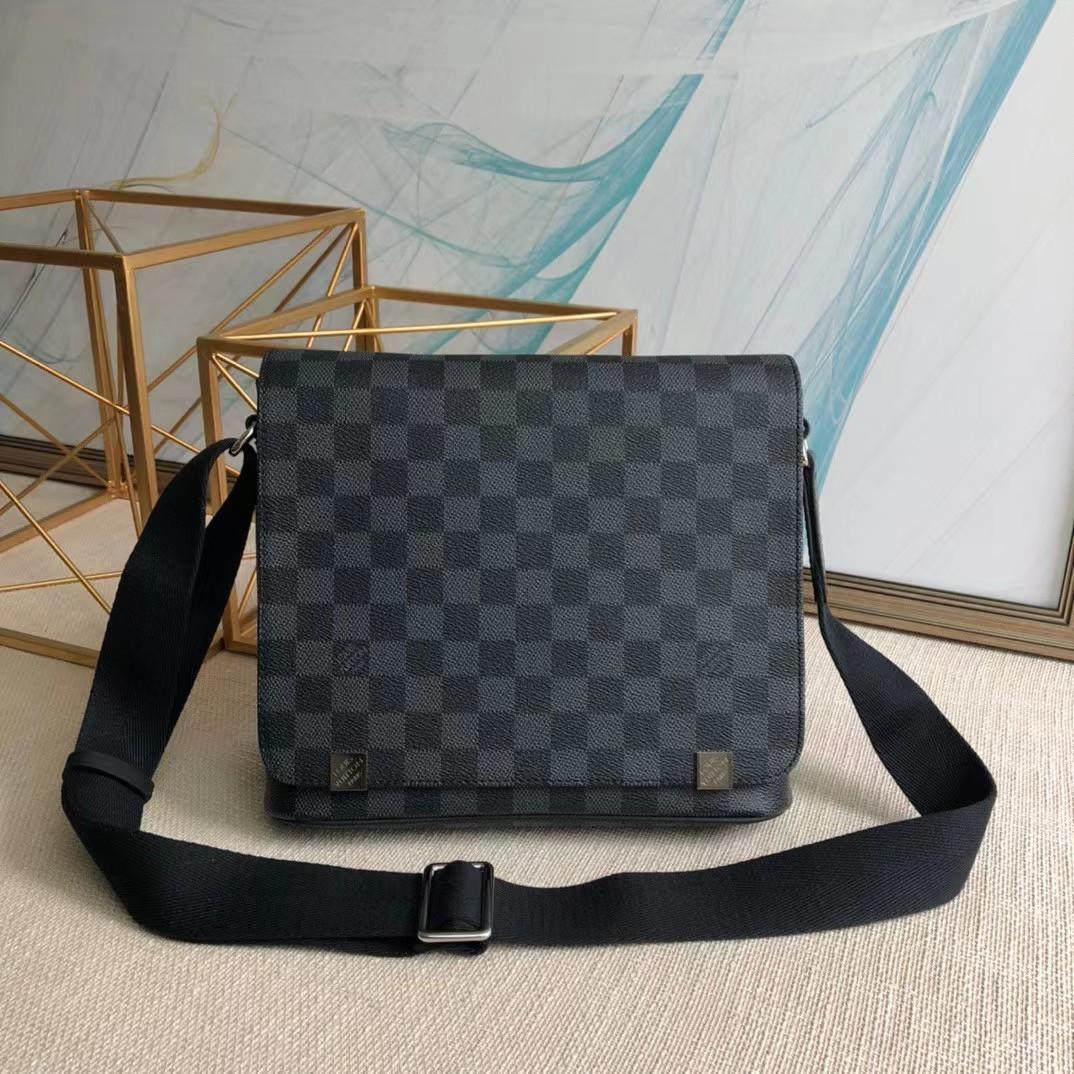 Louis Vuitton Mens's Messenger Bag Damier Black(25x22x8CM)  - DesignerGu