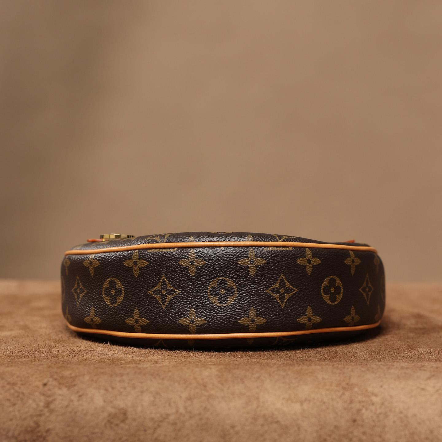 Louis Vuitton Loop  (23-13-6cm) M81098 - DesignerGu