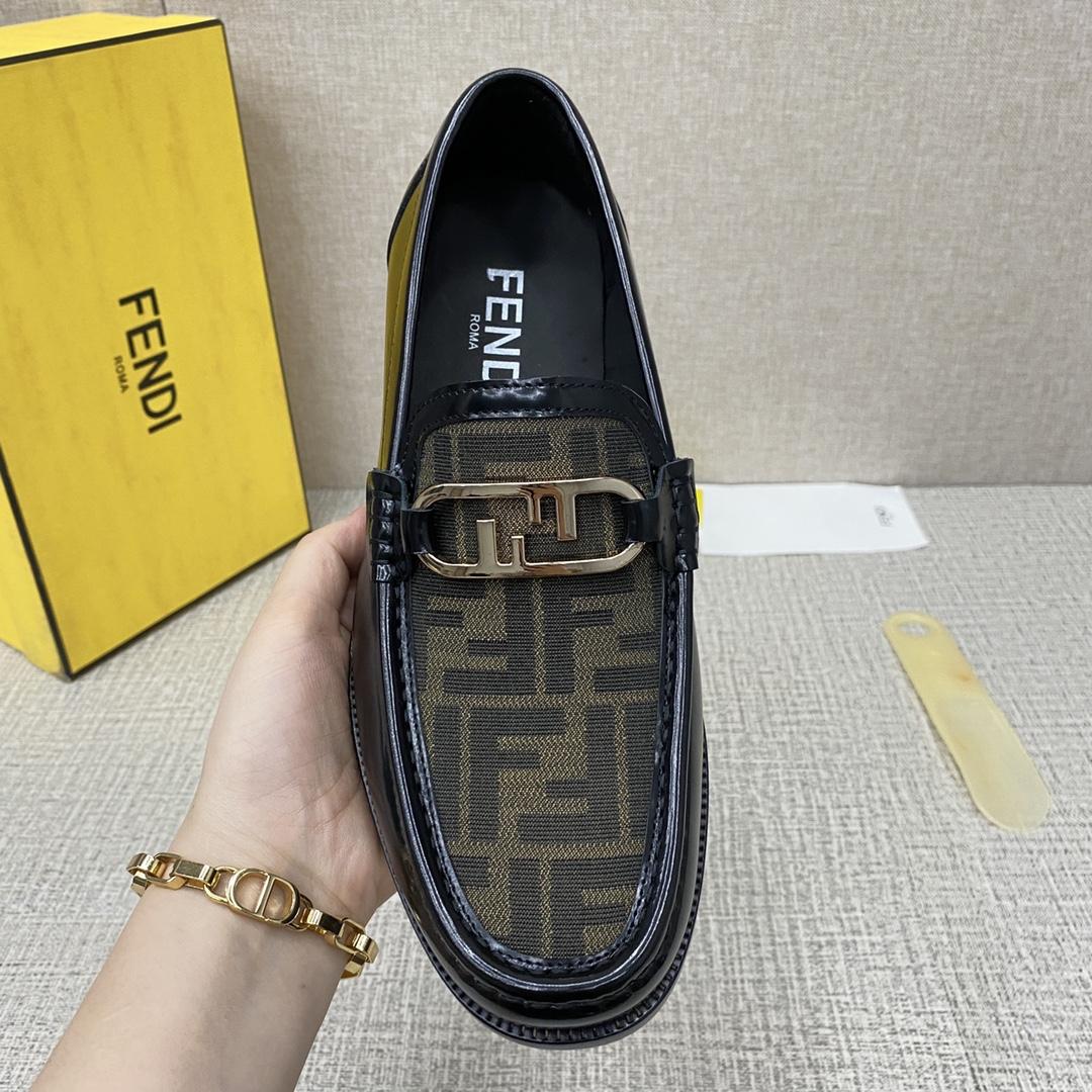 Fendi O-Lock Loafers - DesignerGu