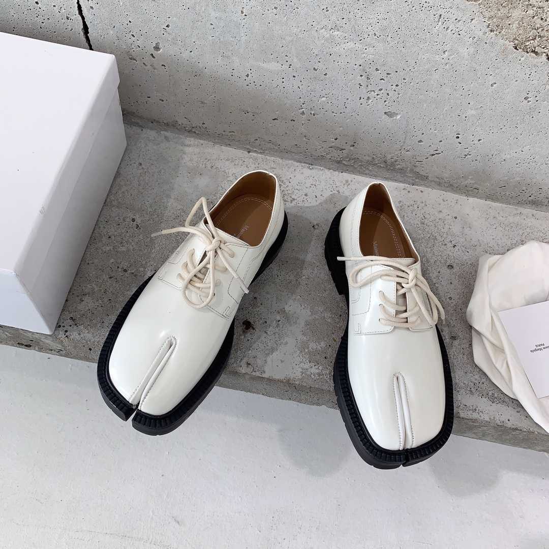 Maison Margiela Tabi Lace-Ups Loafers - DesignerGu