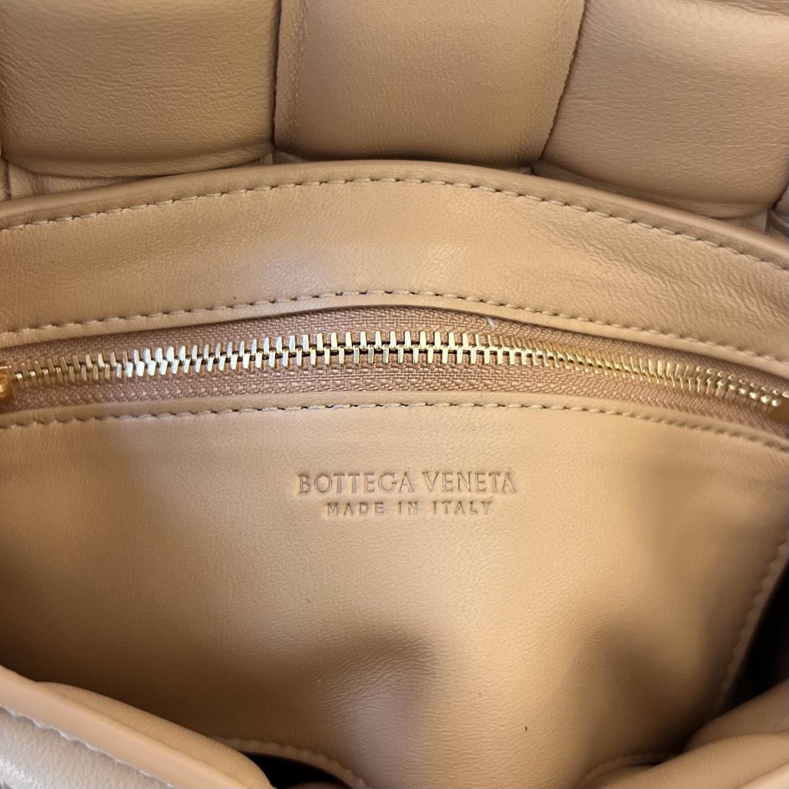 Bottega Veneta Small Padded Cassette - DesignerGu