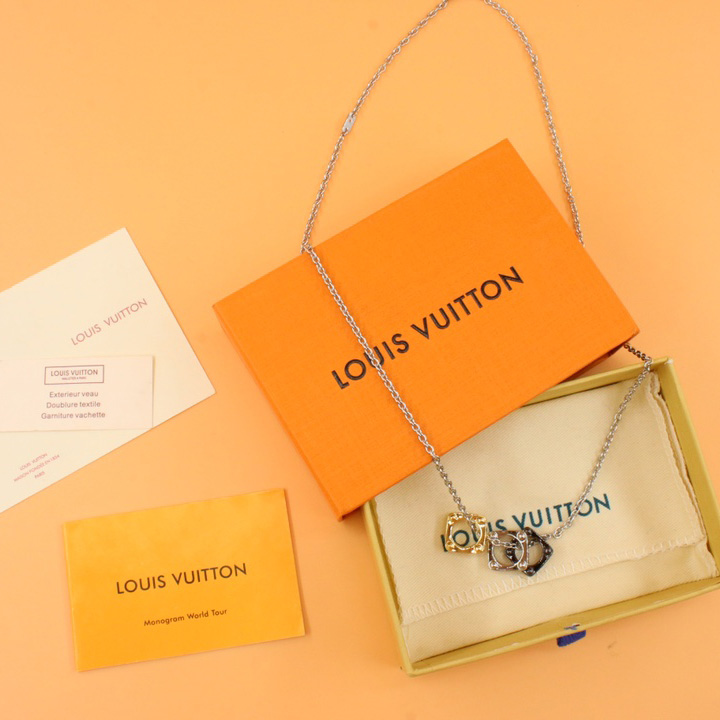 Louis Vuitton Monogram Bold Necklace    M00675 - DesignerGu