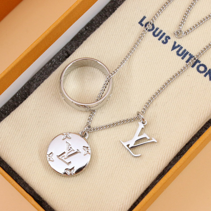 Louis Vuitton Monogram Charms Necklace    M62485 - DesignerGu