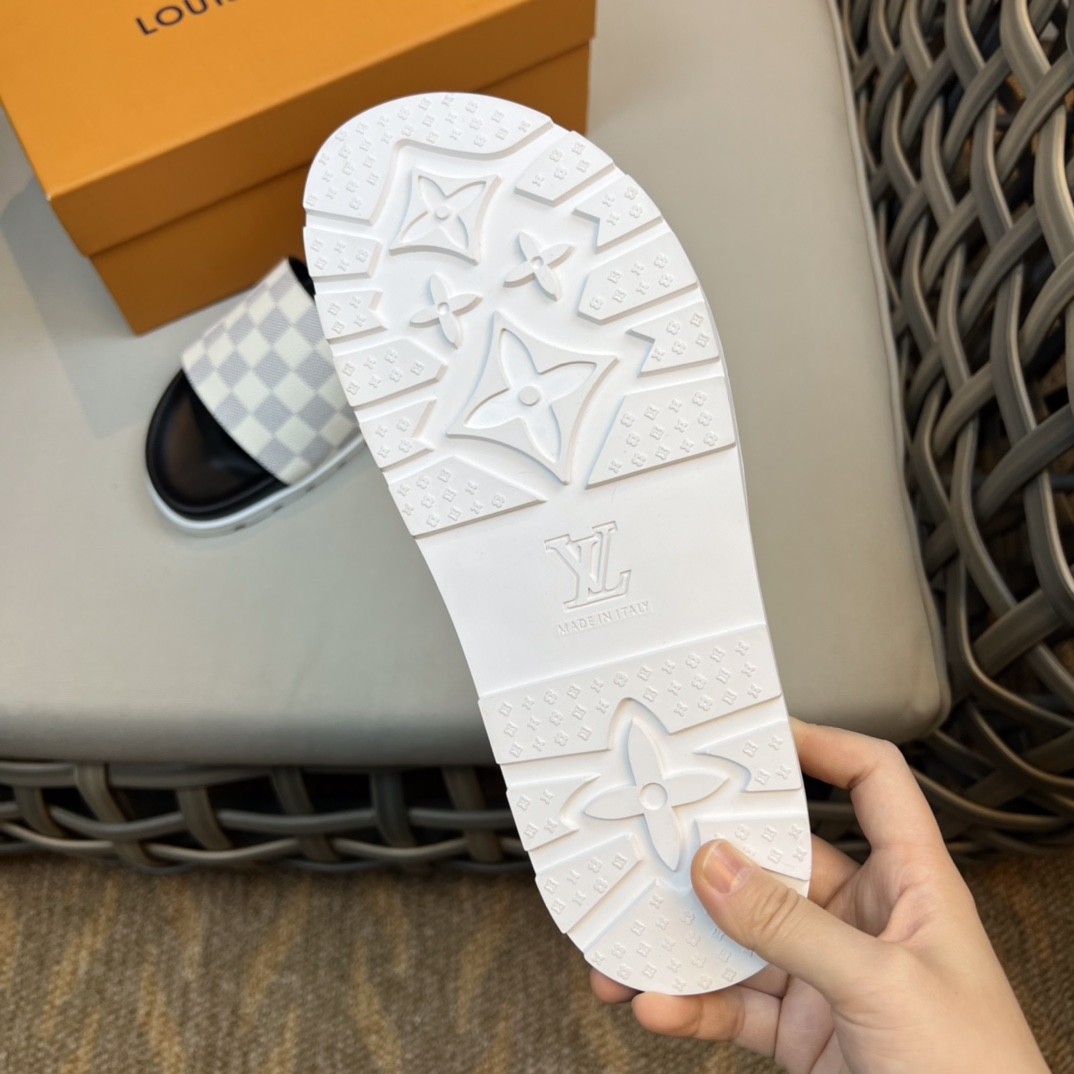 Louis Vuitton Sandals - DesignerGu