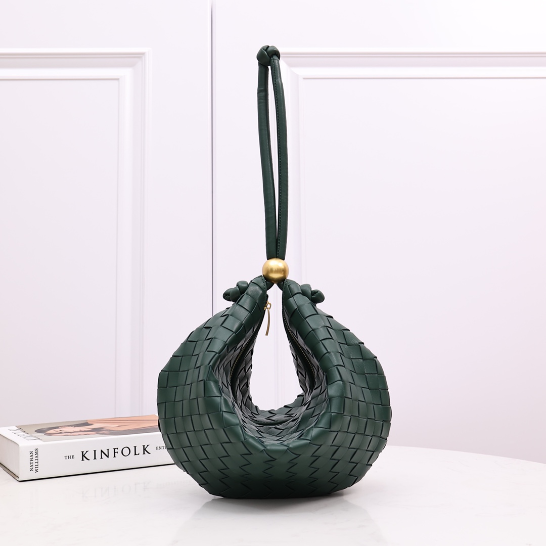 Bottega Veneta Medium Turn Pouch - DesignerGu