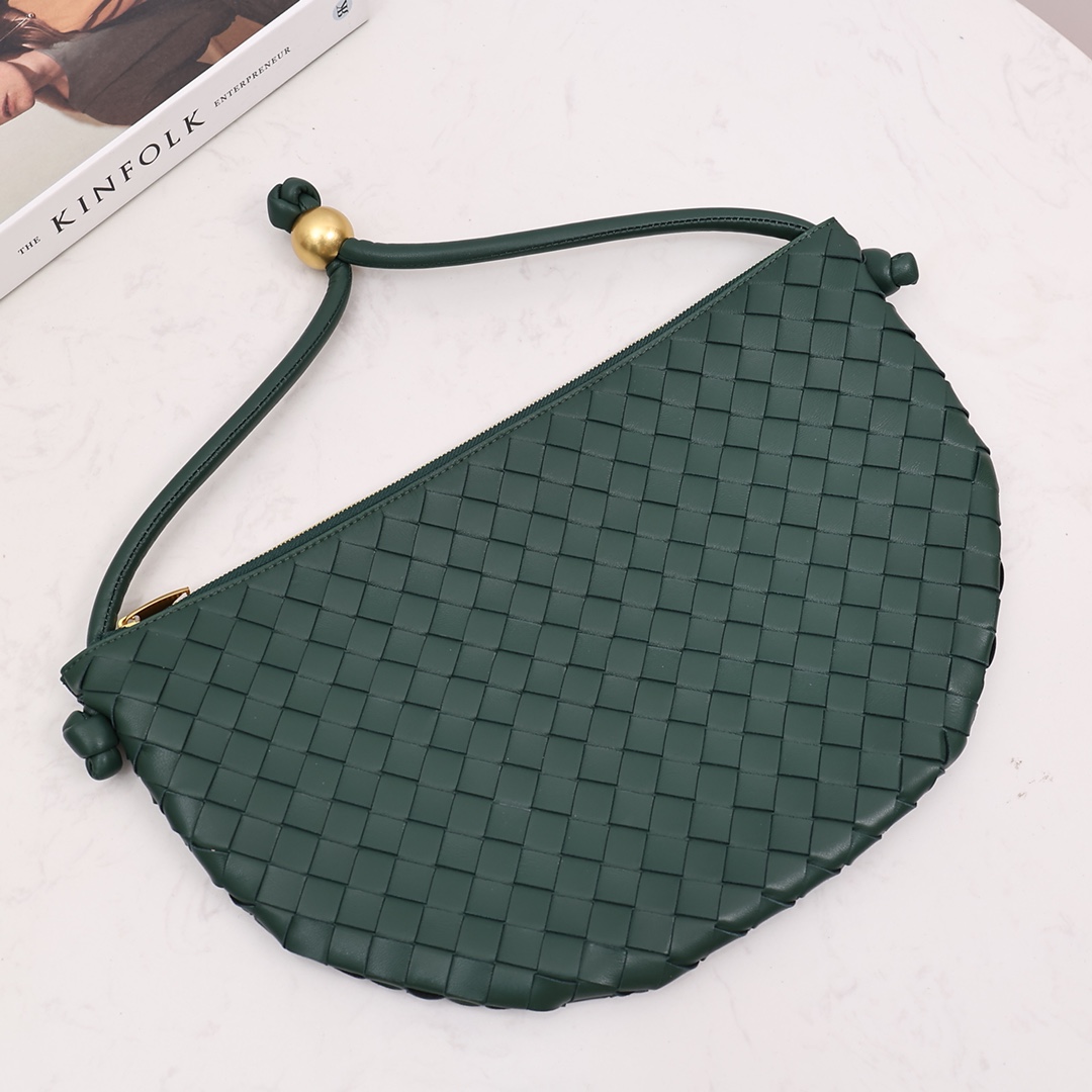 Bottega Veneta Medium Turn Pouch - DesignerGu