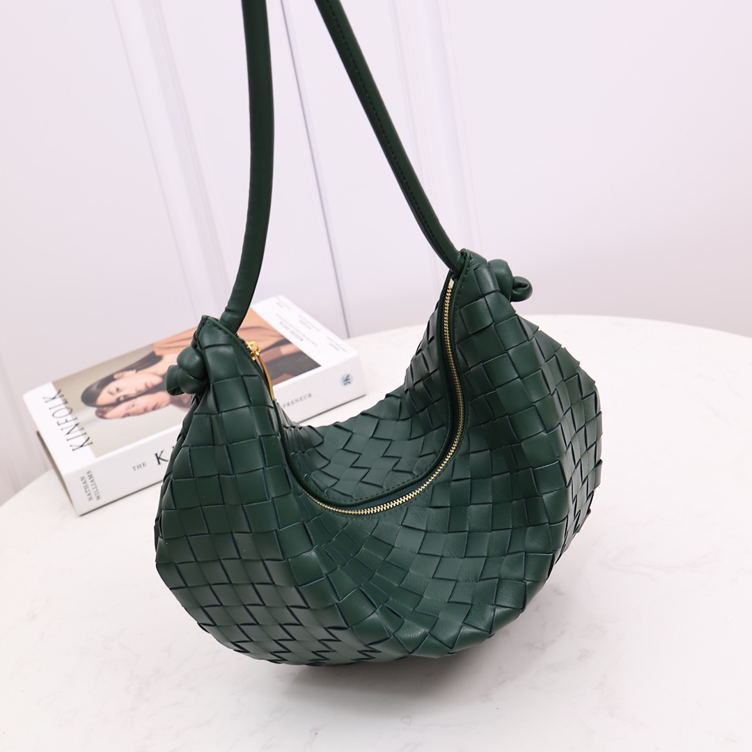 Bottega Veneta Medium Turn Pouch - DesignerGu