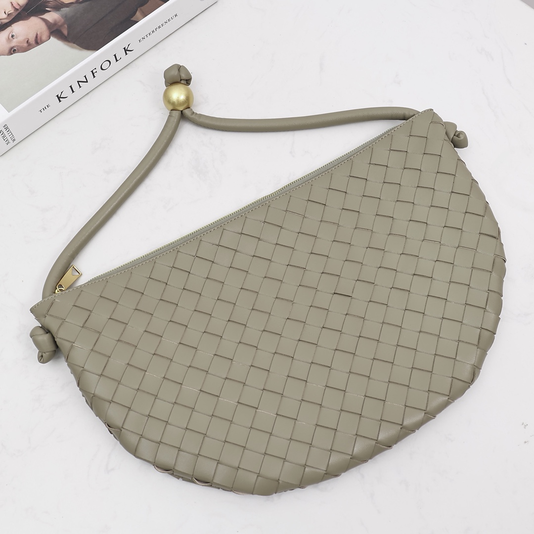 Bottega Veneta Medium Turn Pouch - DesignerGu