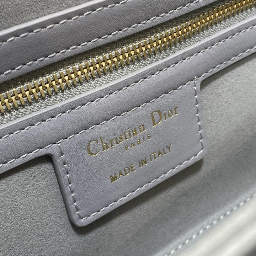 Dior 30 Montaigne Avenue Bag - DesignerGu