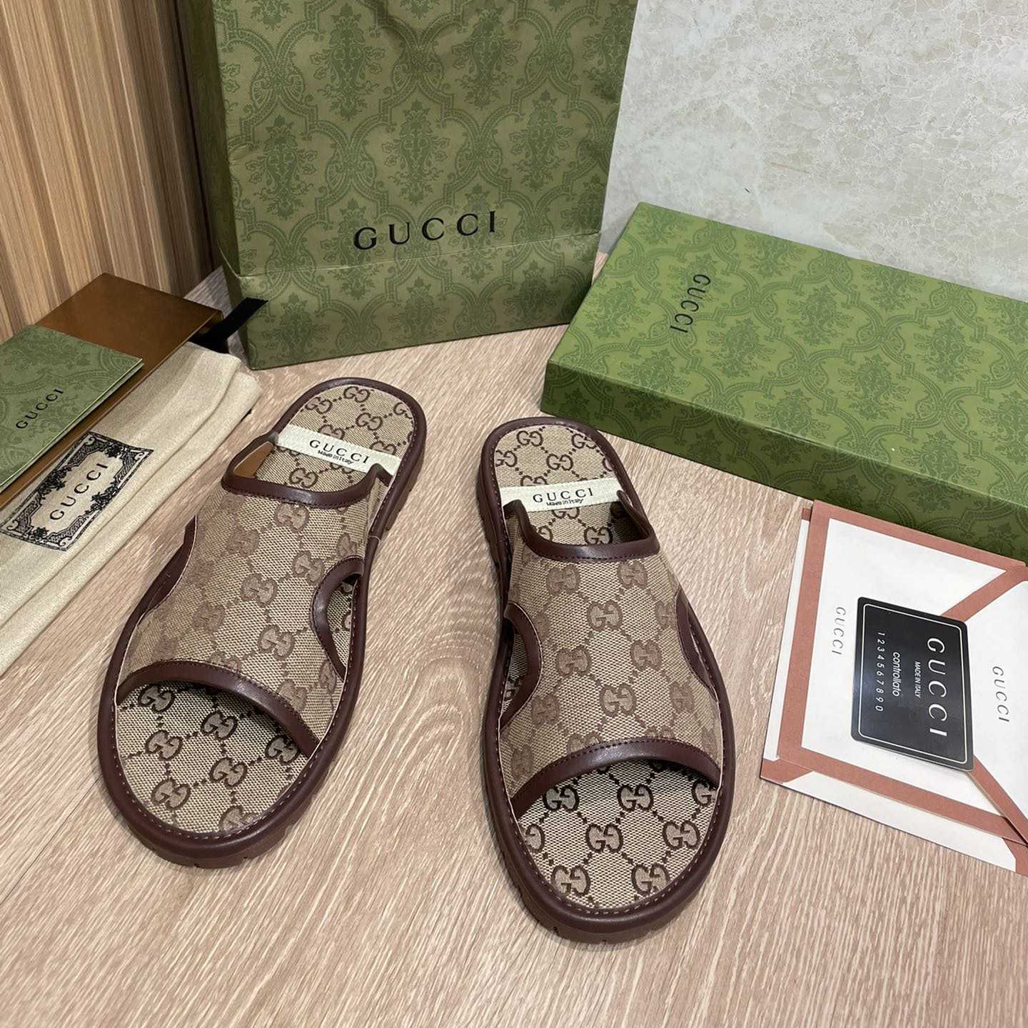 Gucci Sandals - DesignerGu