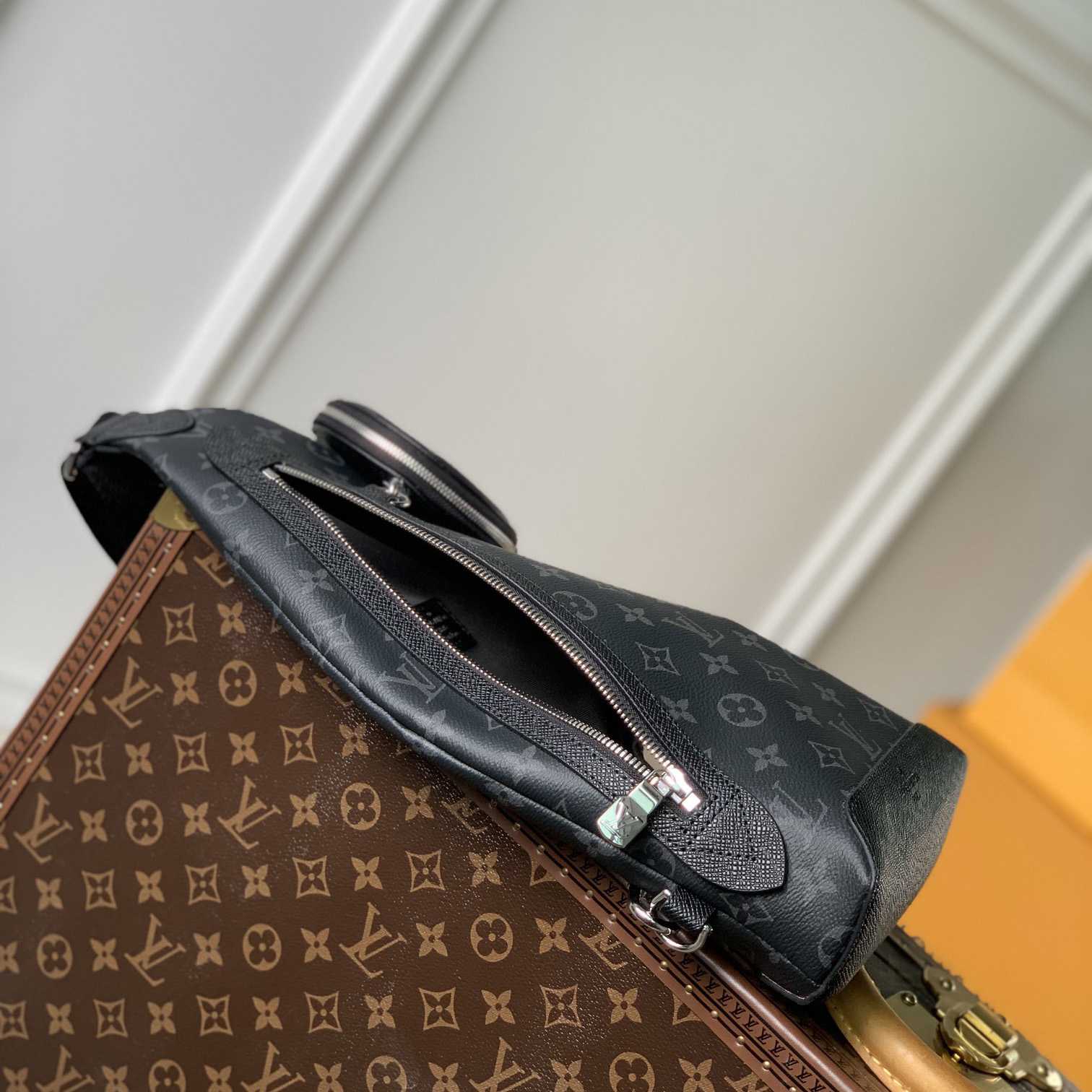 Louis Vuitton Duo Sling Bag(20-42-6cm)       M30936 - DesignerGu