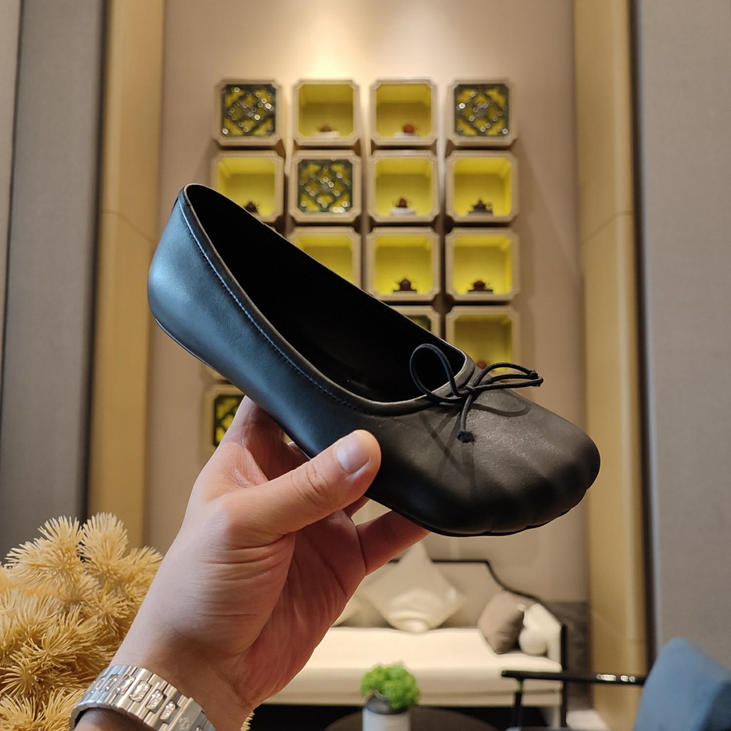 Balenciaga Women's Black Fetish Ballerina Flats - DesignerGu