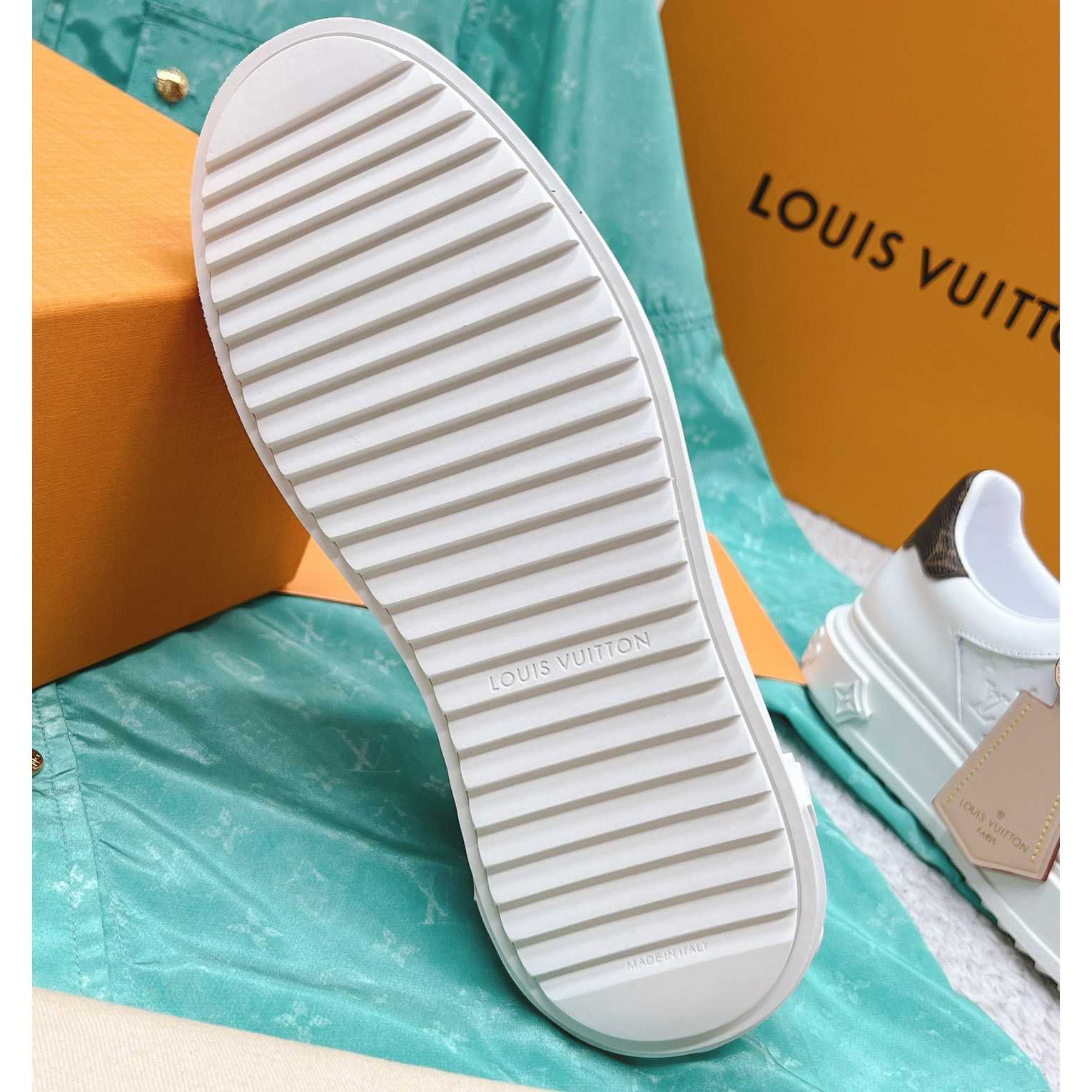 Louis Vuitton Time Out Sneaker (upon uk size)  1ABHRY - DesignerGu