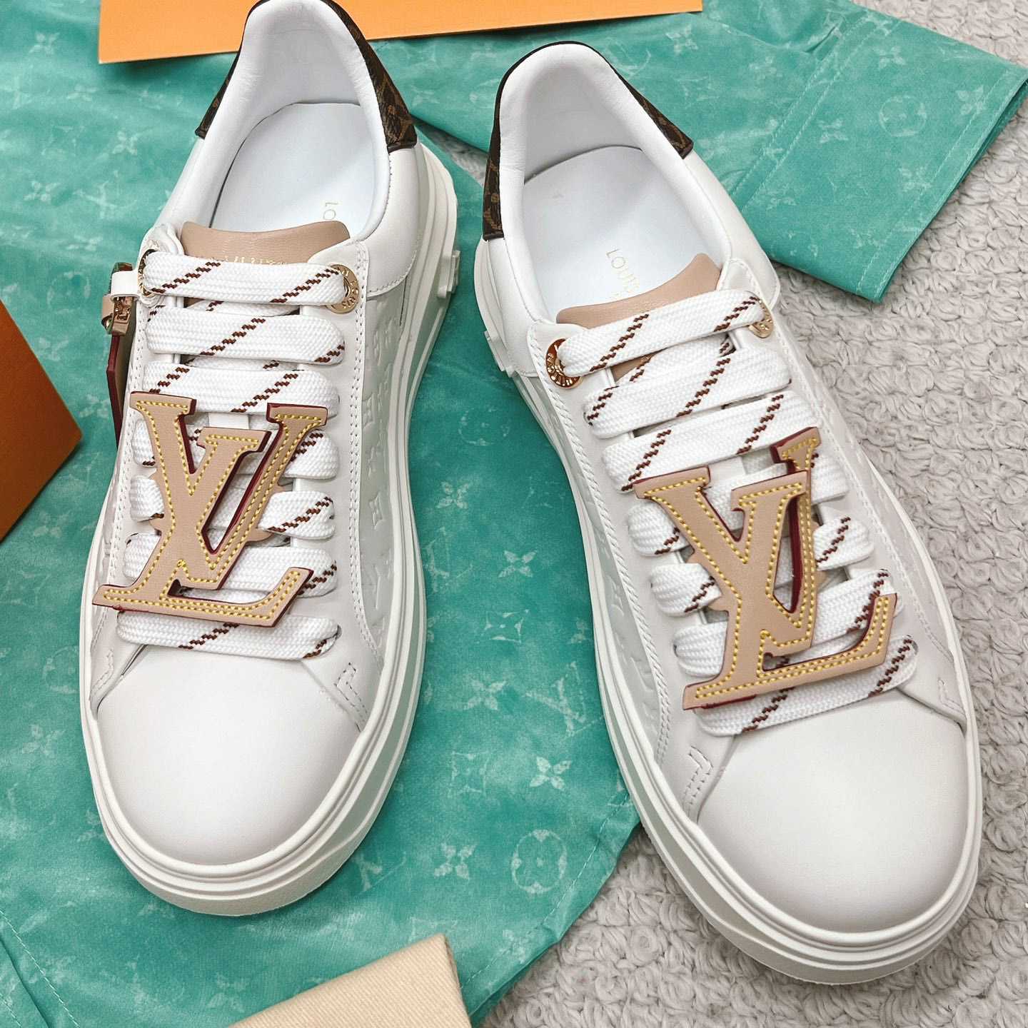 Louis Vuitton Time Out Sneaker (upon uk size)  1ABHRY - DesignerGu