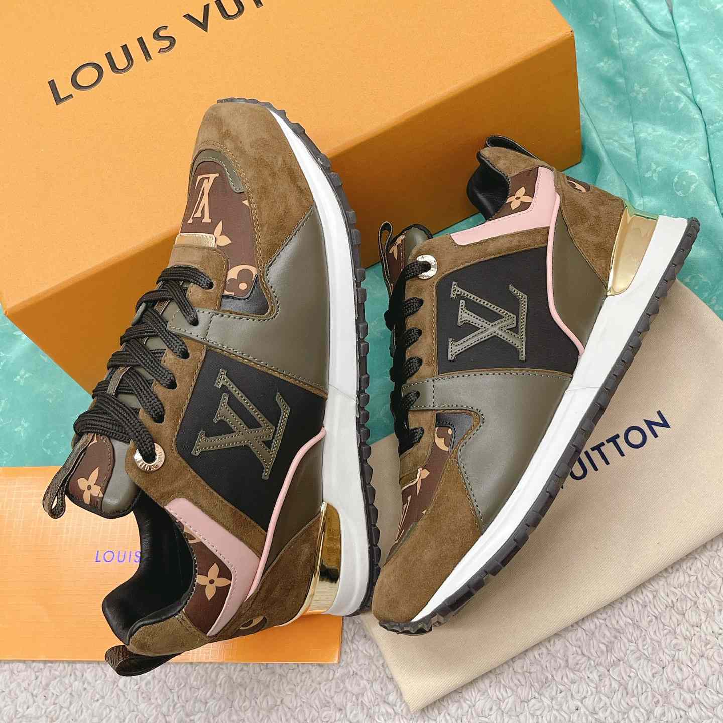 Louis Vuitton Run Away Sneaker   (upon uk size)  1AAP4P - DesignerGu