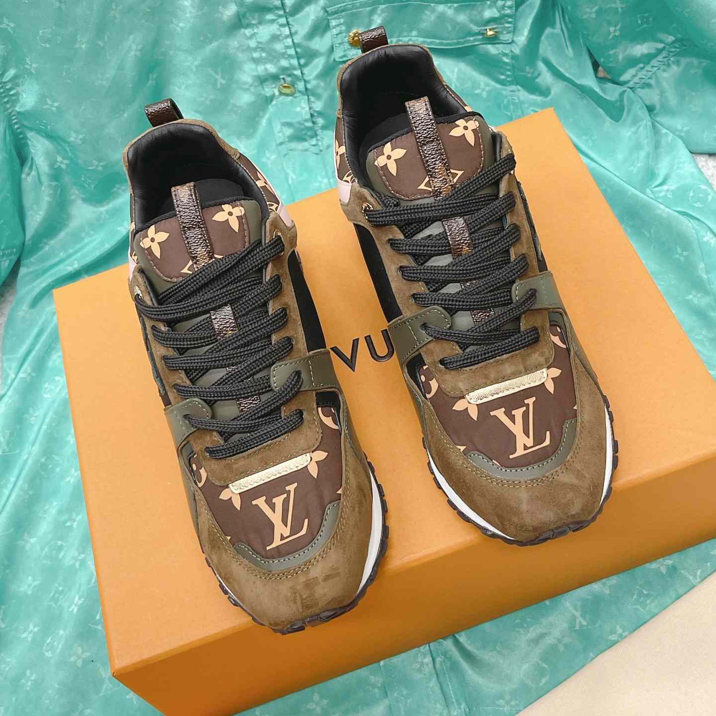 Louis Vuitton Run Away Sneaker   (upon uk size)  1AAP4P - DesignerGu