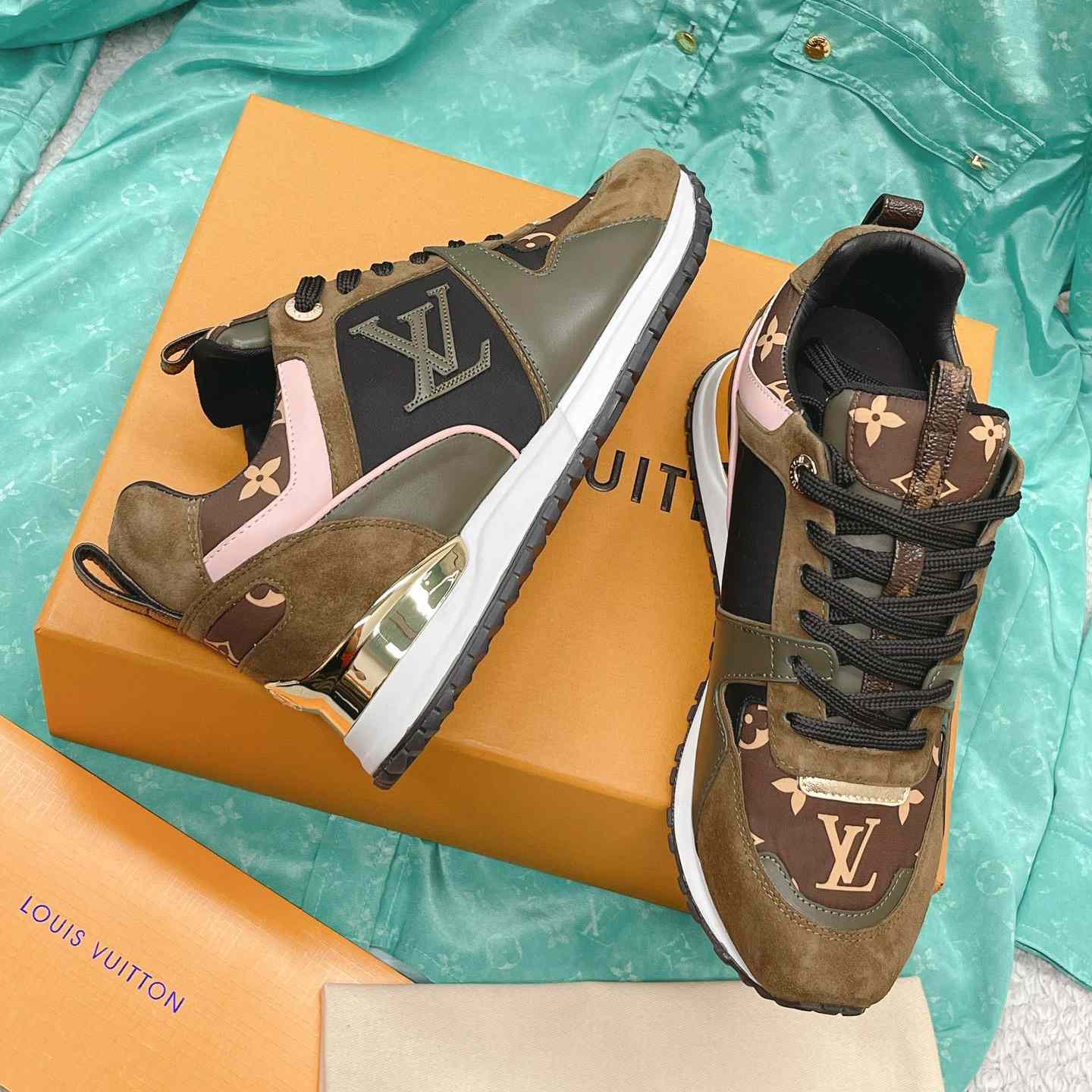 Louis Vuitton Run Away Sneaker   (upon uk size)  1AAP4P - DesignerGu