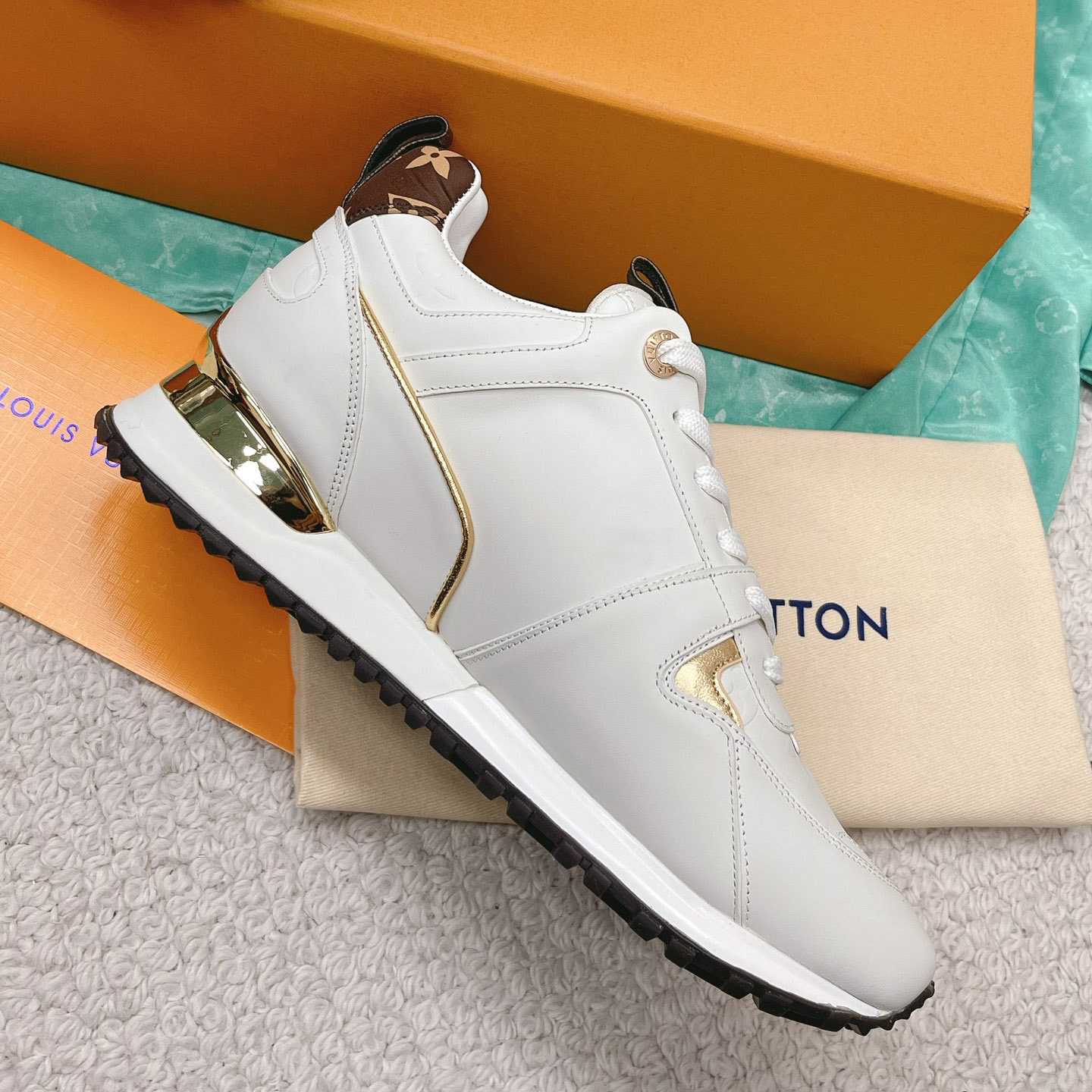 Louis Vuitton Run Away Sneaker   (upon uk size)  1AAP3T - DesignerGu