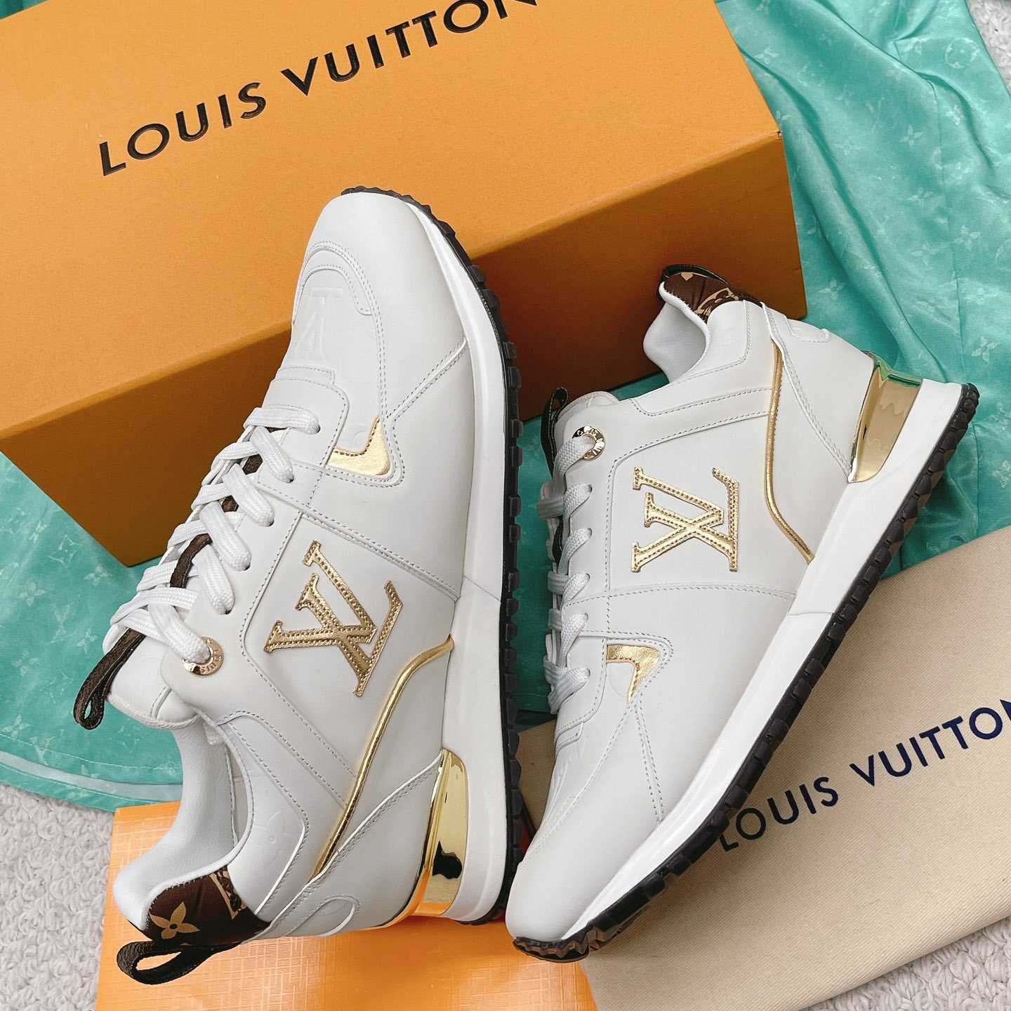 Louis Vuitton Run Away Sneaker   (upon uk size)  1AAP3T - DesignerGu