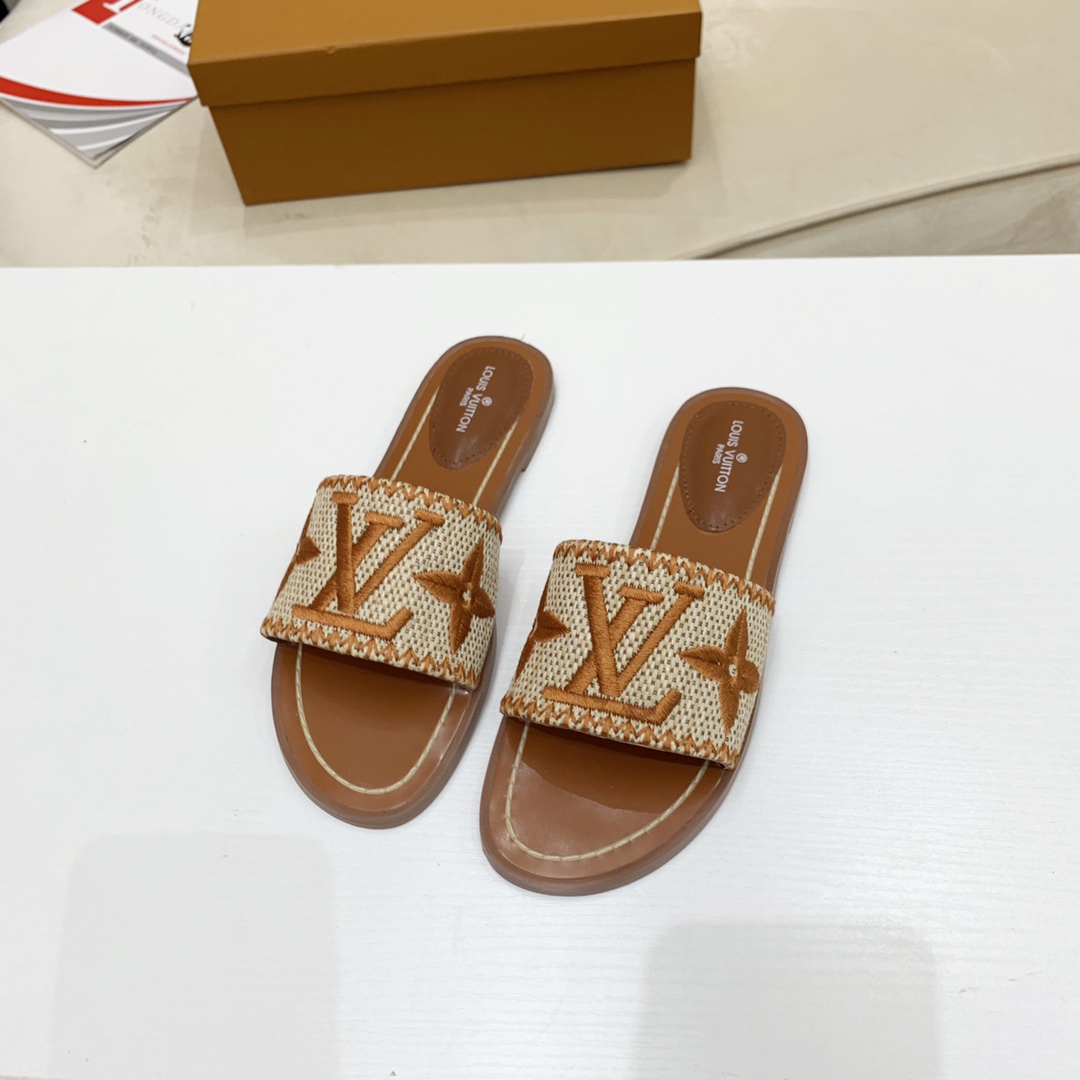 Louis Vuitton Lock It Flat Mule - DesignerGu