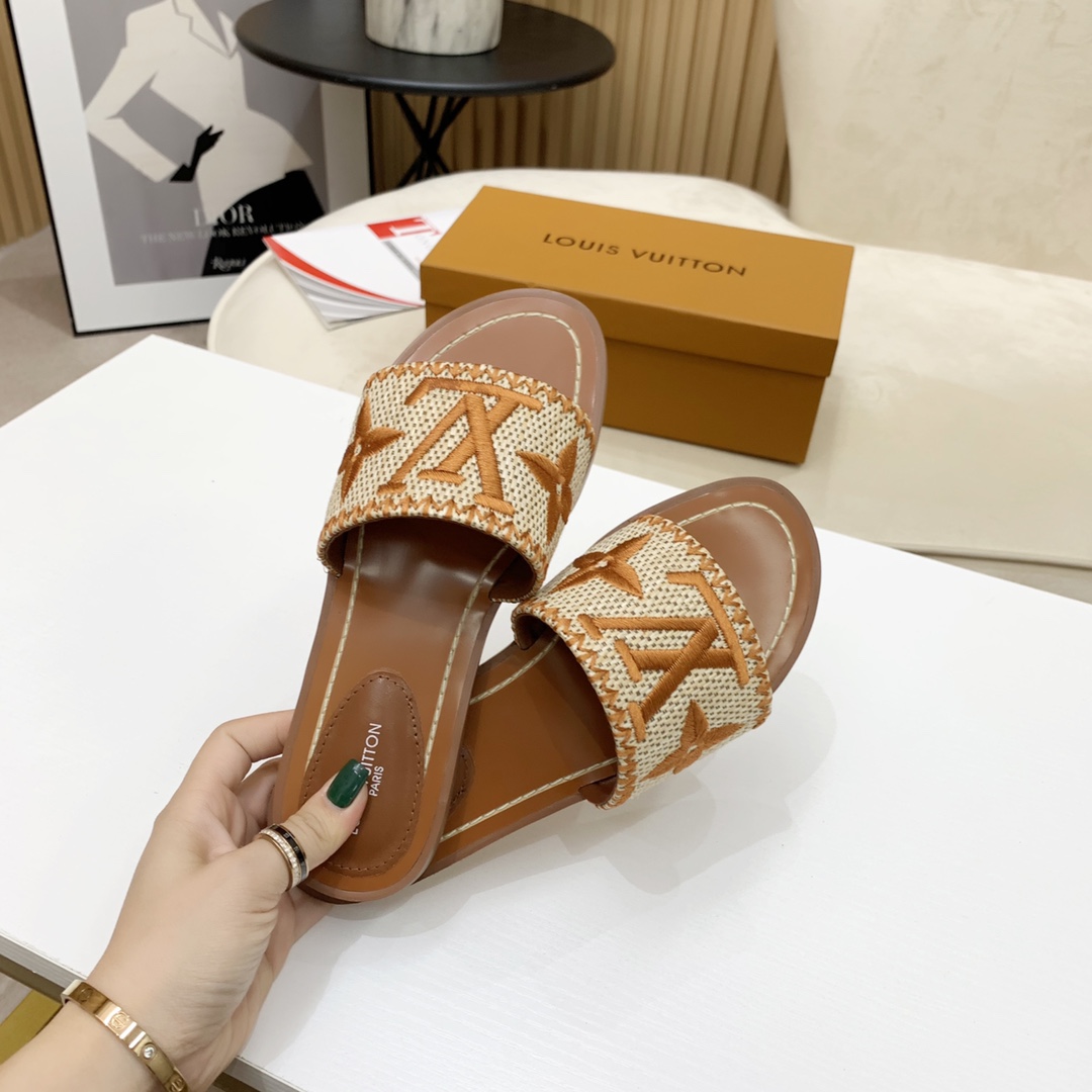 Louis Vuitton Lock It Flat Mule - DesignerGu