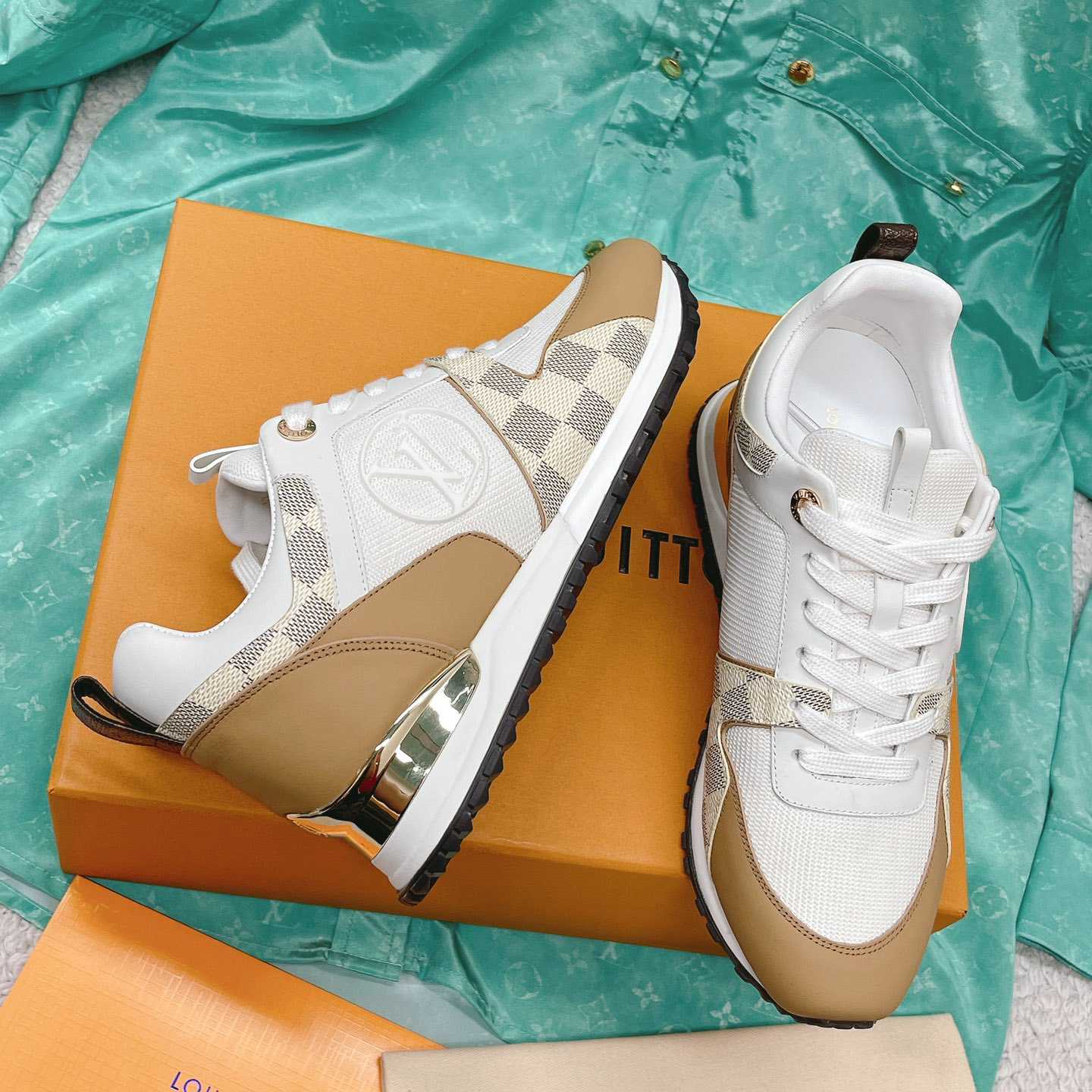 Louis Vuitton Run Away Sneaker   (upon uk size)  1AAWFD - DesignerGu