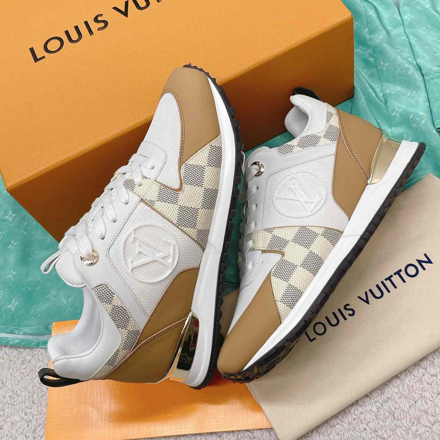 Louis Vuitton Run Away Sneaker   (upon uk size)  1AAWFD - DesignerGu