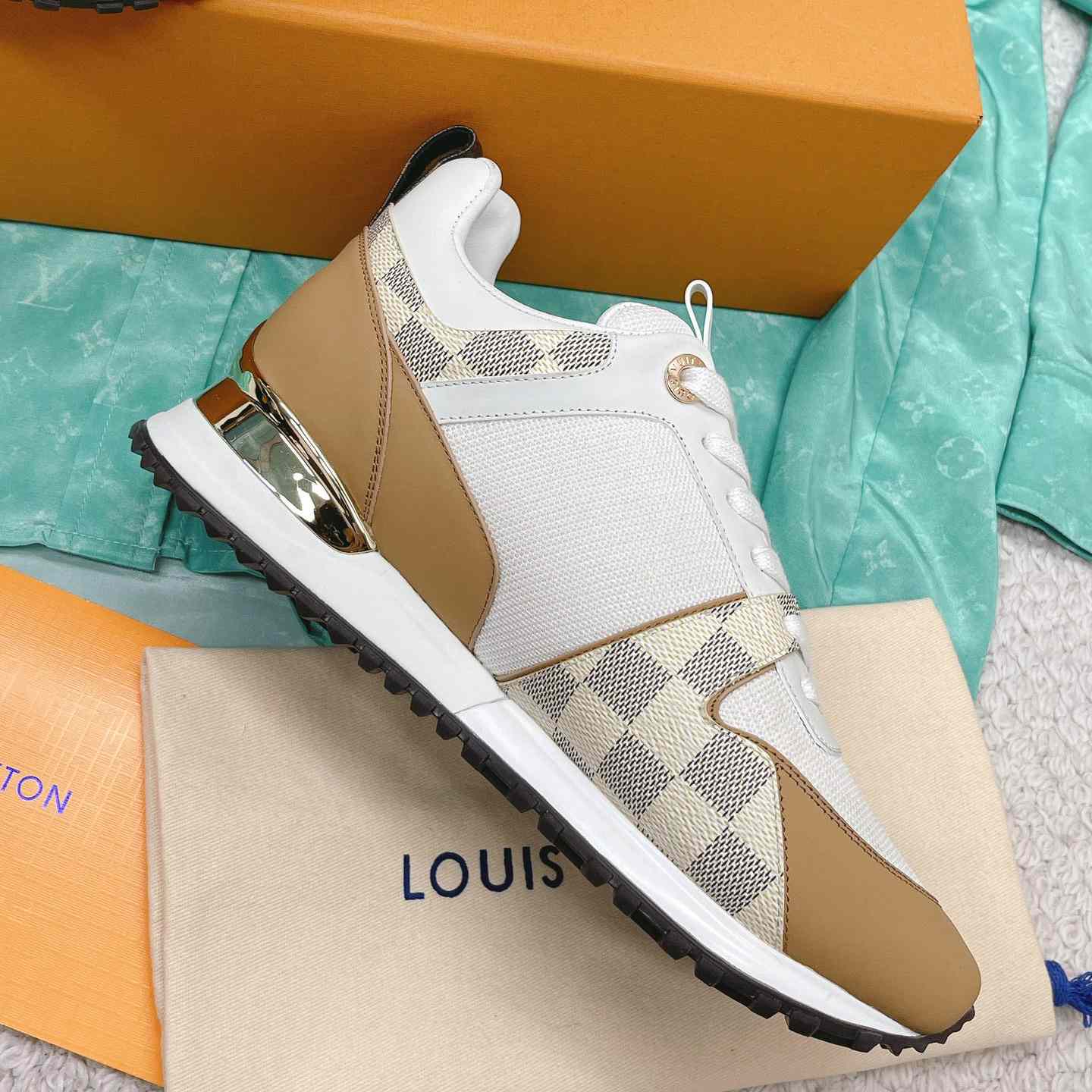 Louis Vuitton Run Away Sneaker   (upon uk size)  1AAWFD - DesignerGu