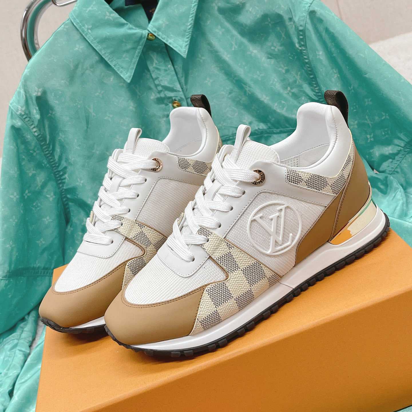 Louis Vuitton Run Away Sneaker   (upon uk size)  1AAWFD - DesignerGu