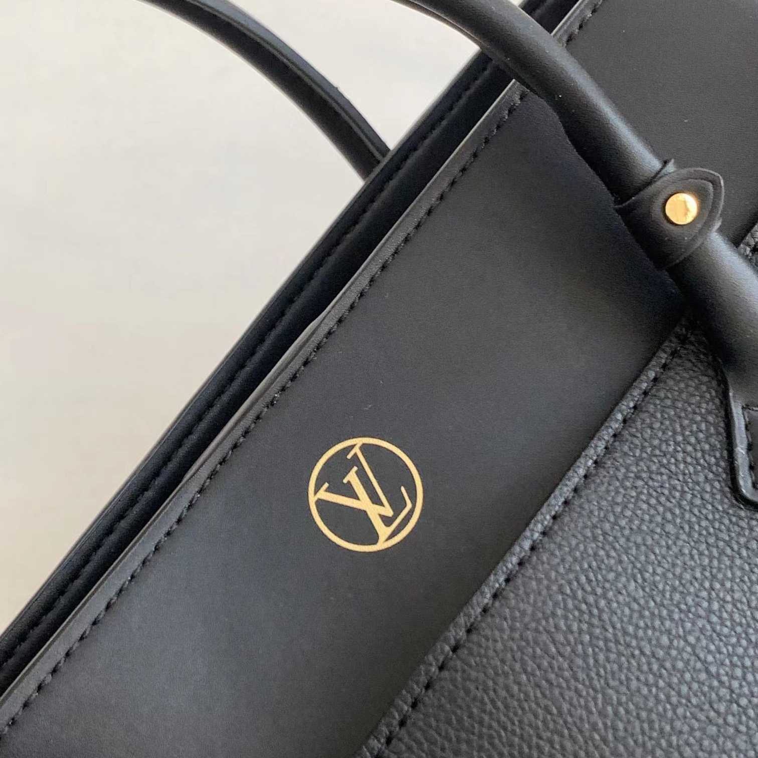 Louis Vuitton On My Side MM   M53826 - DesignerGu