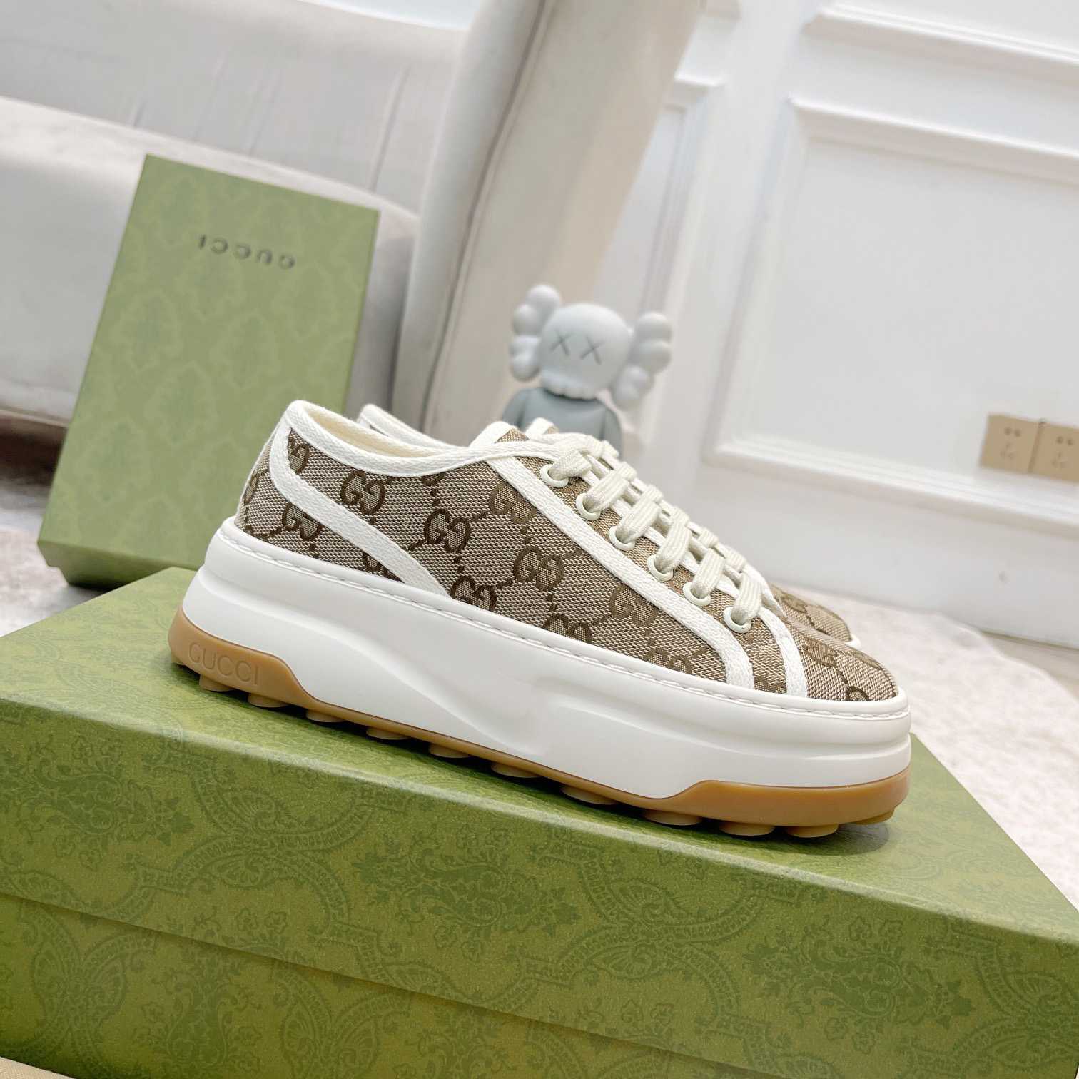 Gucci Women's GG Sneaker - DesignerGu