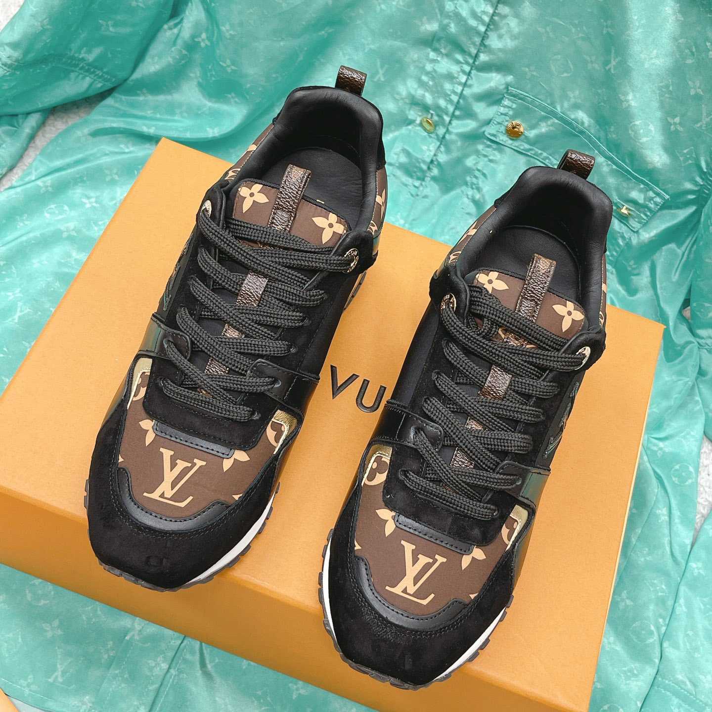 Louis Vuitton Run Away Sneaker   (upon uk size)  1AAP3D - DesignerGu