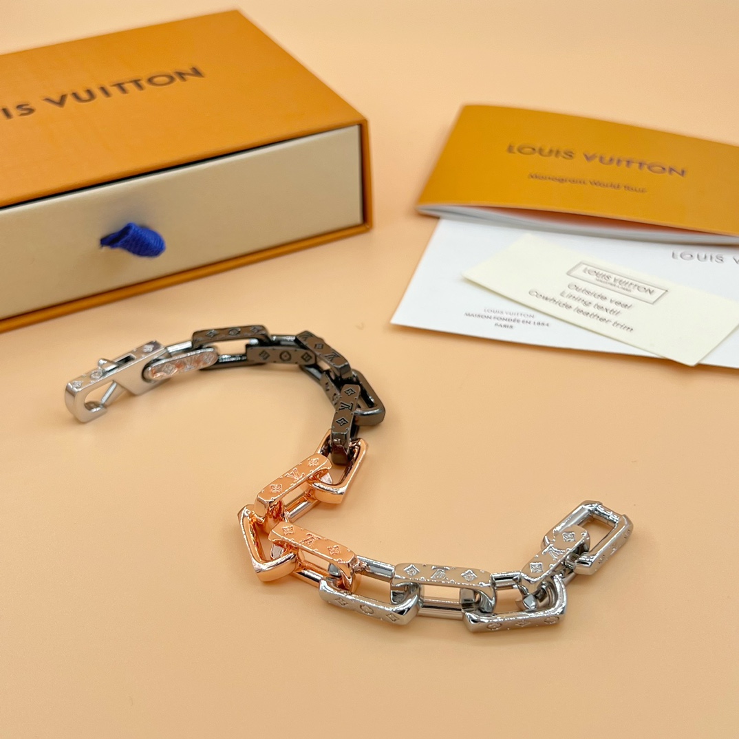 Louis Vuitton Monogram Chain Bracelet    M0998L - DesignerGu