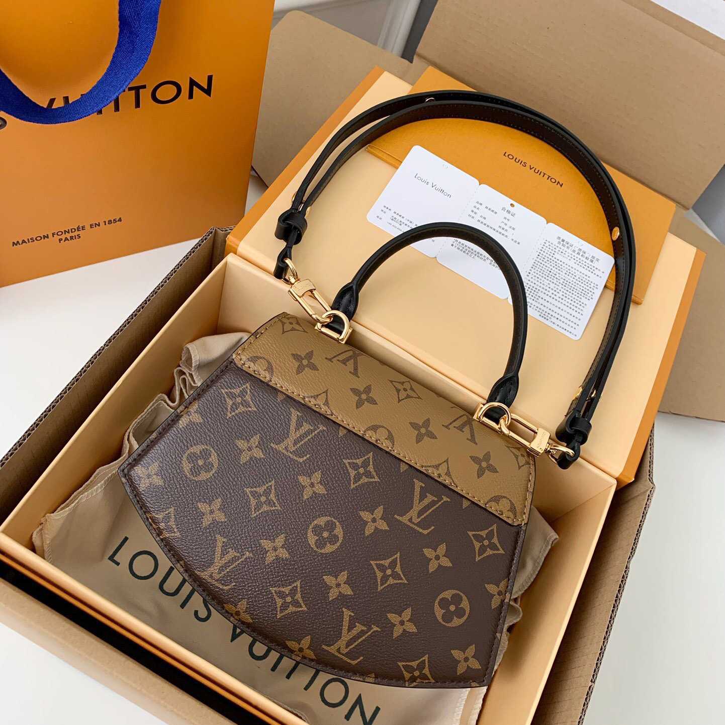 Louis Vuitton Tilsitt Handbag   M46548 - DesignerGu