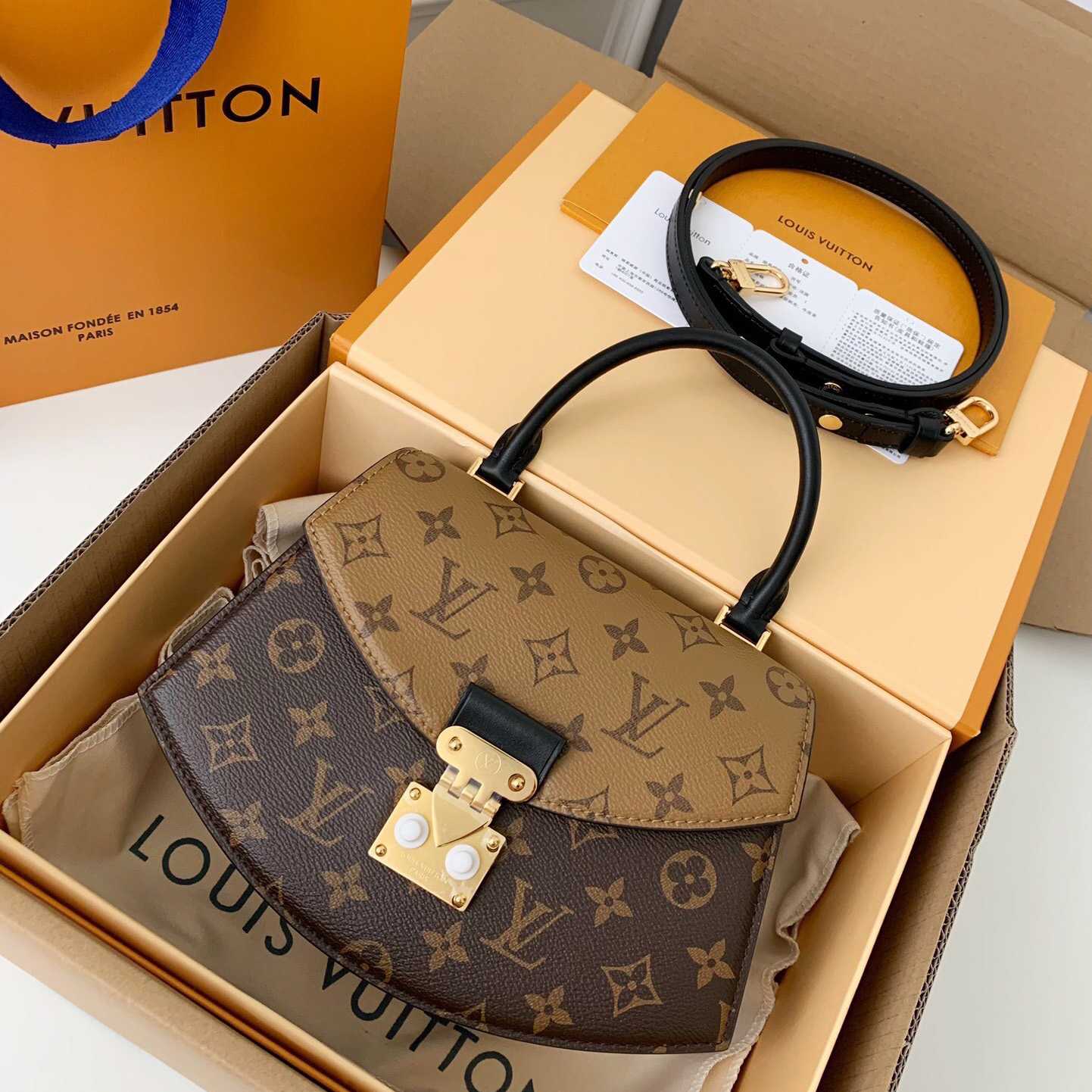 Louis Vuitton Tilsitt Handbag   M46548 - DesignerGu