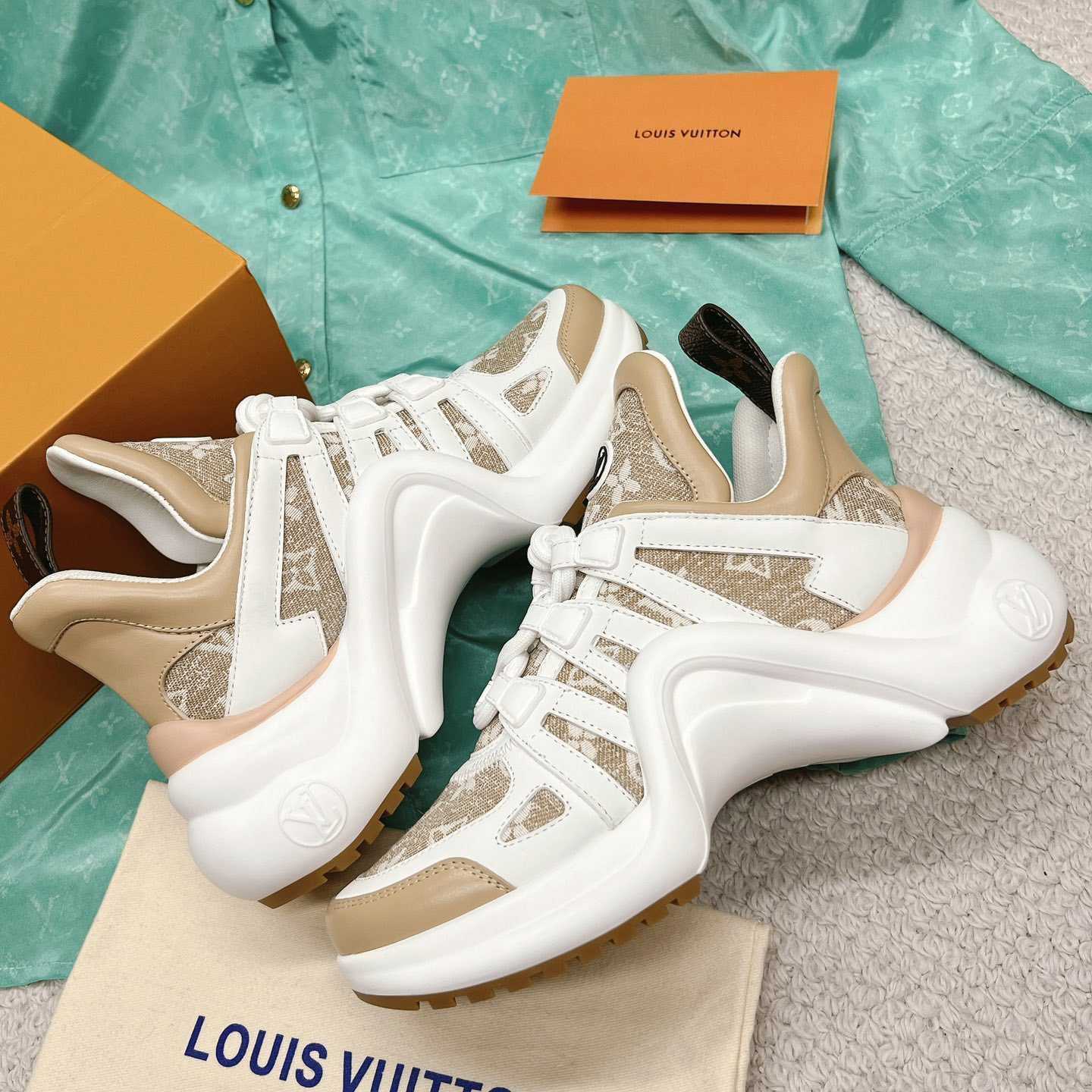 Louis Vuitton LV Archlight Trainers  (upon uk size)    1AB313 - DesignerGu