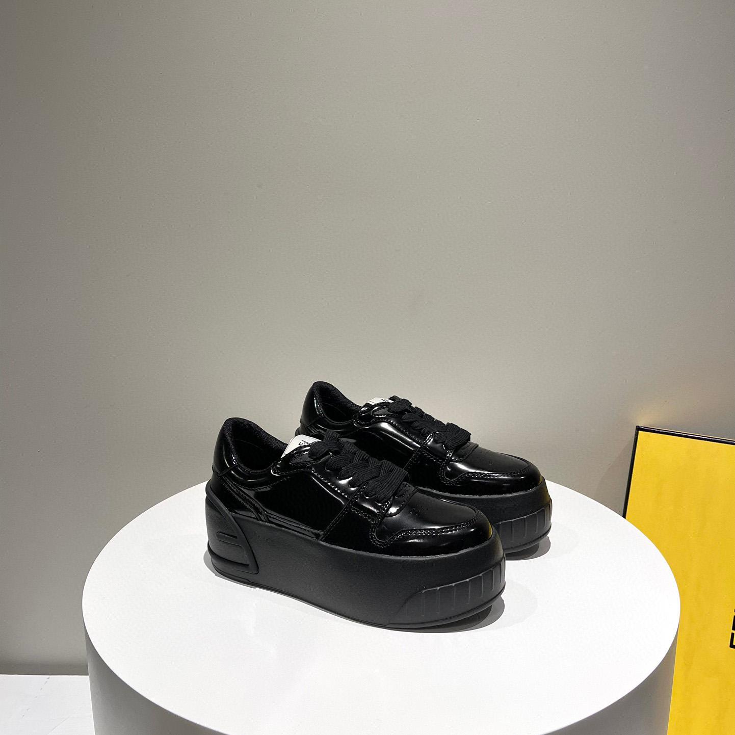 Fendi Fashion Show Black Leather Low-Tops Sneaker  - DesignerGu