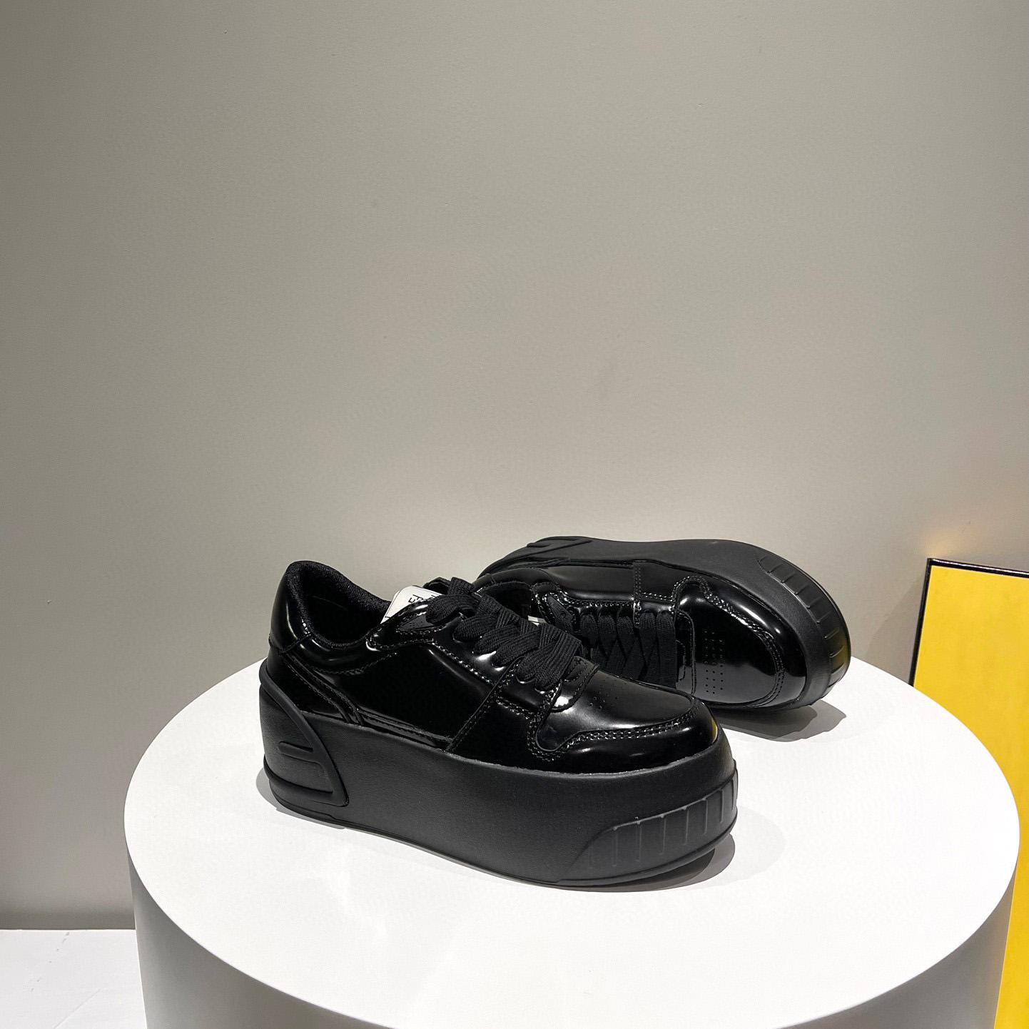 Fendi Fashion Show Black Leather Low-Tops Sneaker  - DesignerGu