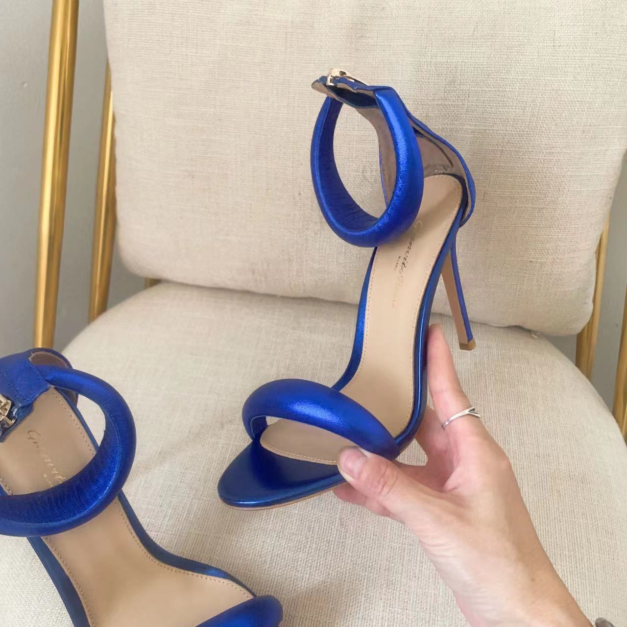 Gianvito Rossi Leather Bijoux Sandals - DesignerGu