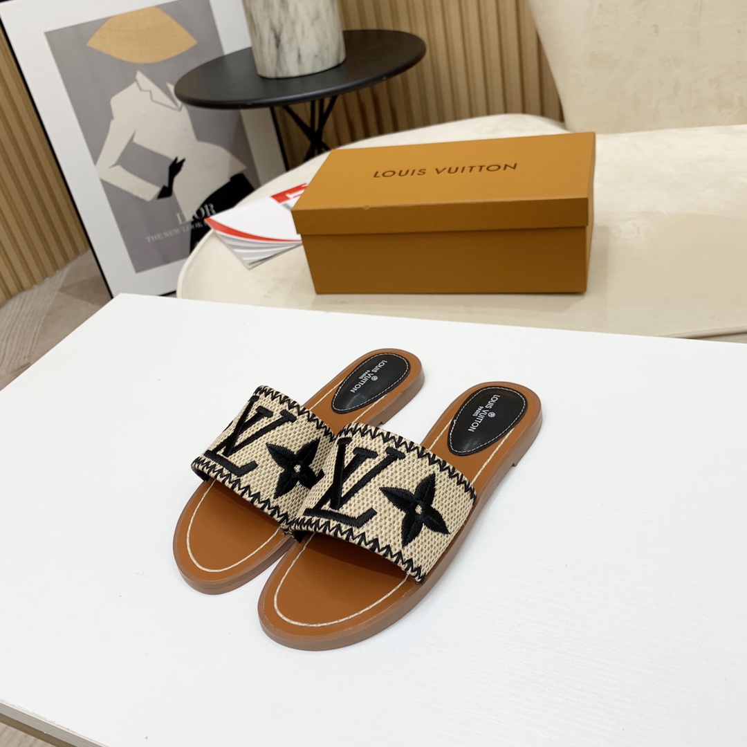 Louis Vuitton Lock It Flat Mule - DesignerGu