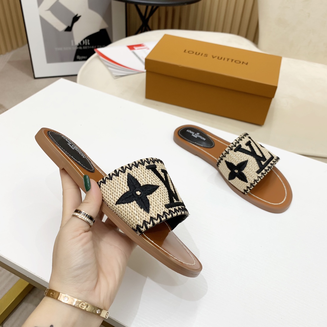 Louis Vuitton Lock It Flat Mule - DesignerGu